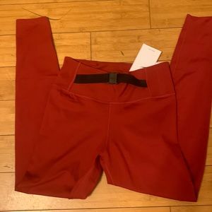NWT Nike dry fit One luxe buckle leggings , pomegranate color, size Small
